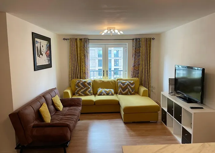 Modern 2-Bed, City Apartment